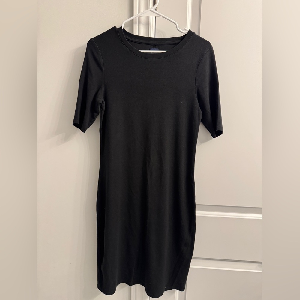 GAP Black Short Sleeve dress